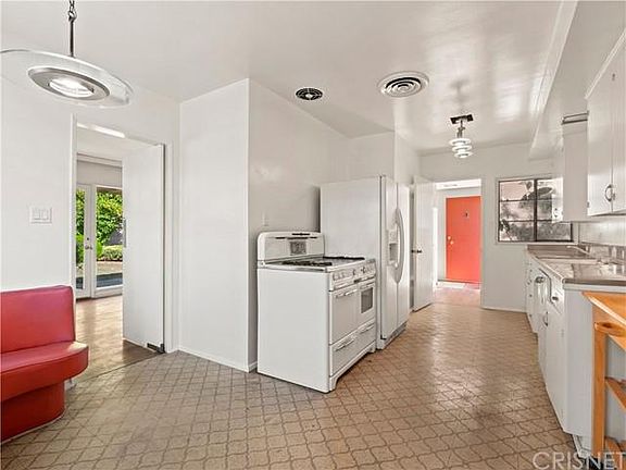 4th image of 6462 Blucher Ave