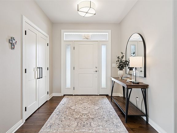 4th image of 426 Wildflower Cir