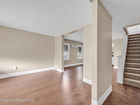 4th image of 18 Green St