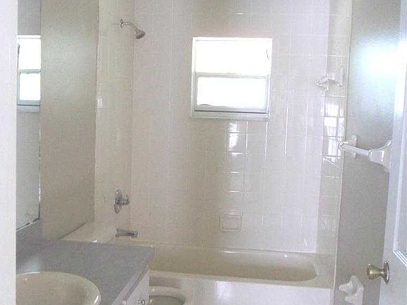 5th image of 5870 NW 59th Ave
