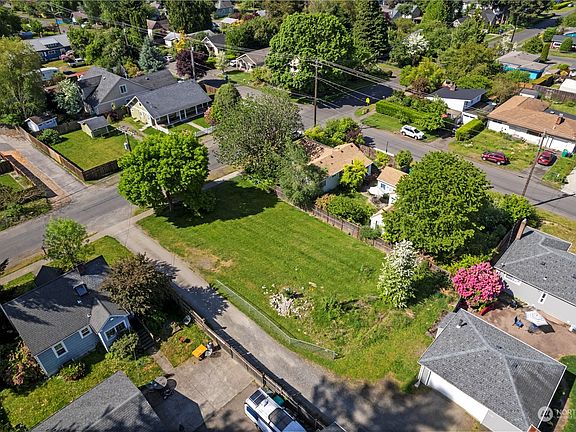 5th image of 1610 Pine Avenue NE