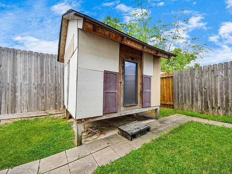 13918 Goodridge Dr — Photo 17