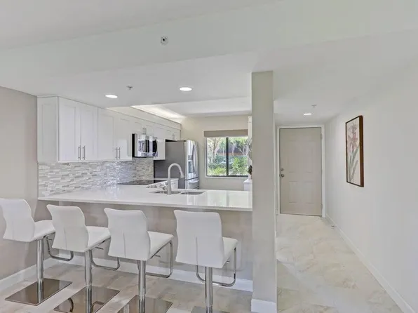 901 Seafarer Circle #105, Jupiter, FL 33477