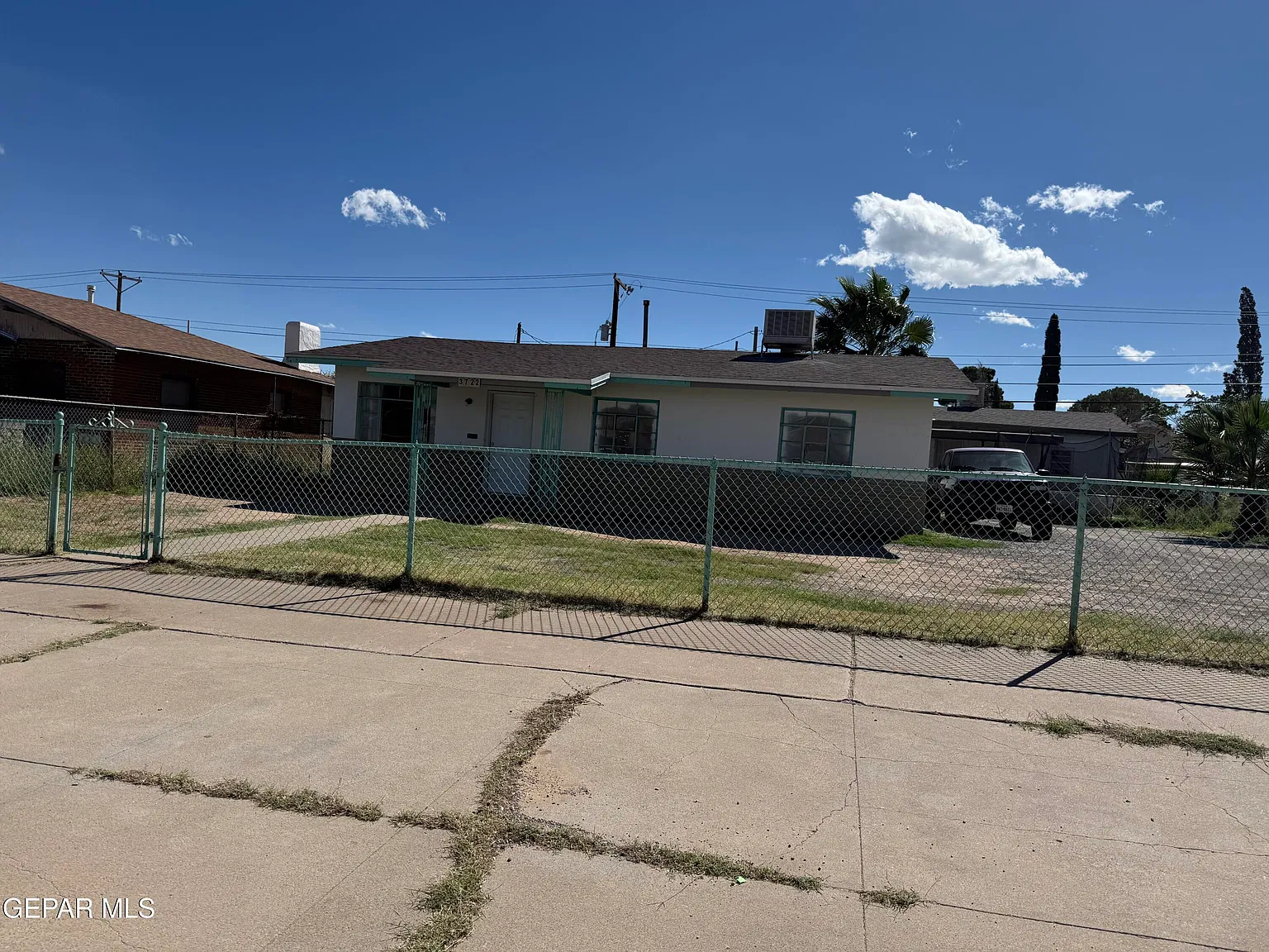 3 bed, 1.5 bath, 1696 sqft, $1,450 — Photo 2