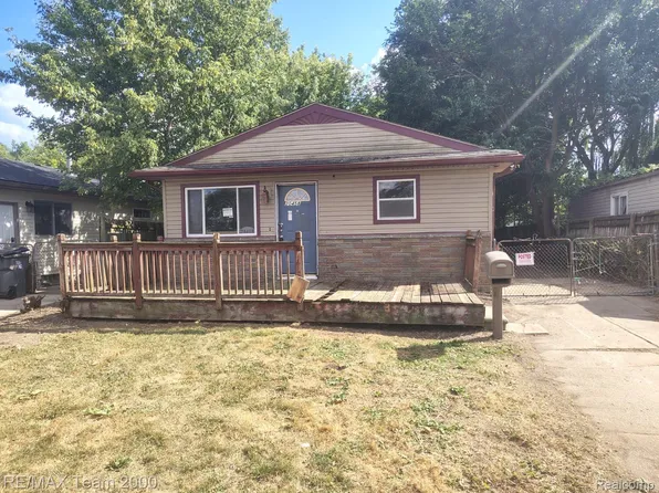 20458 Abrahm St, Clinton Township, MI 48035