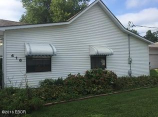 416 W 4th St, Benton, IL 62812