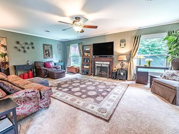 3rd image of 221 Greenmount Blvd
