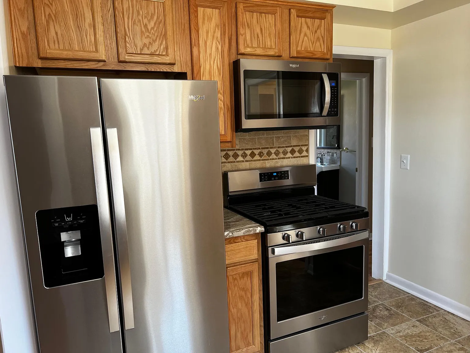 3 bed, 1233 sqft, $2,000 — Photo 3