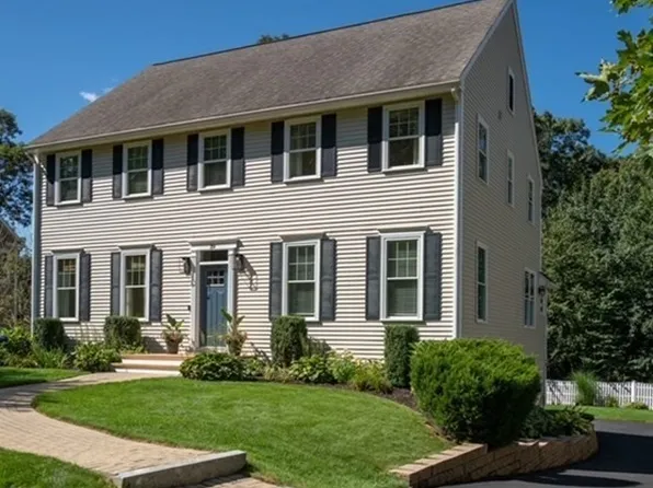 39 Riverfront Dr, Amesbury, MA 01913
