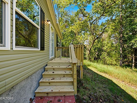 3rd image of 110 Abbott Rd