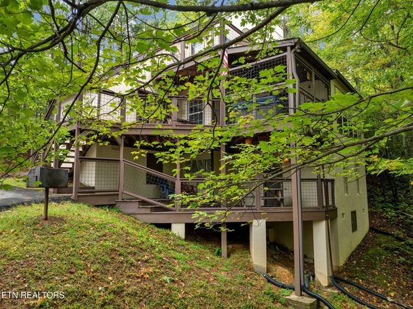 1803 Luzerne Dr, Gatlinburg, TN 37738