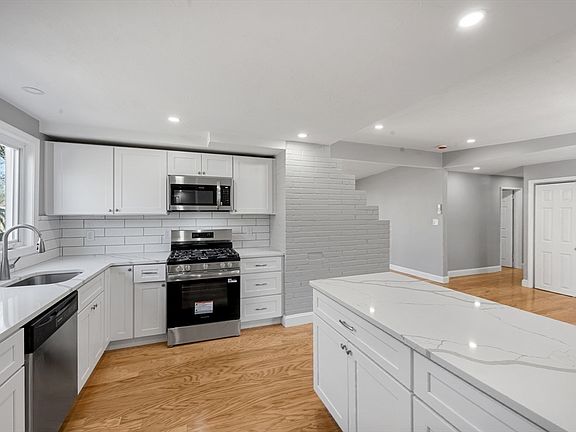 3rd image of 109 Hastings St