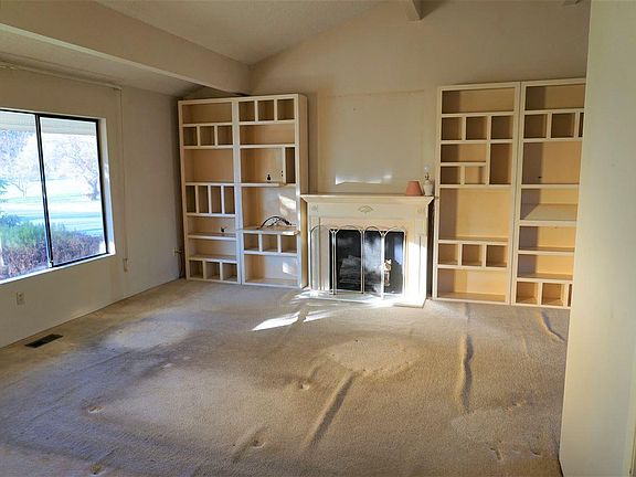 3rd image of 1912 Mahan Ave