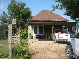 609 9th St, Mena, AR 71953