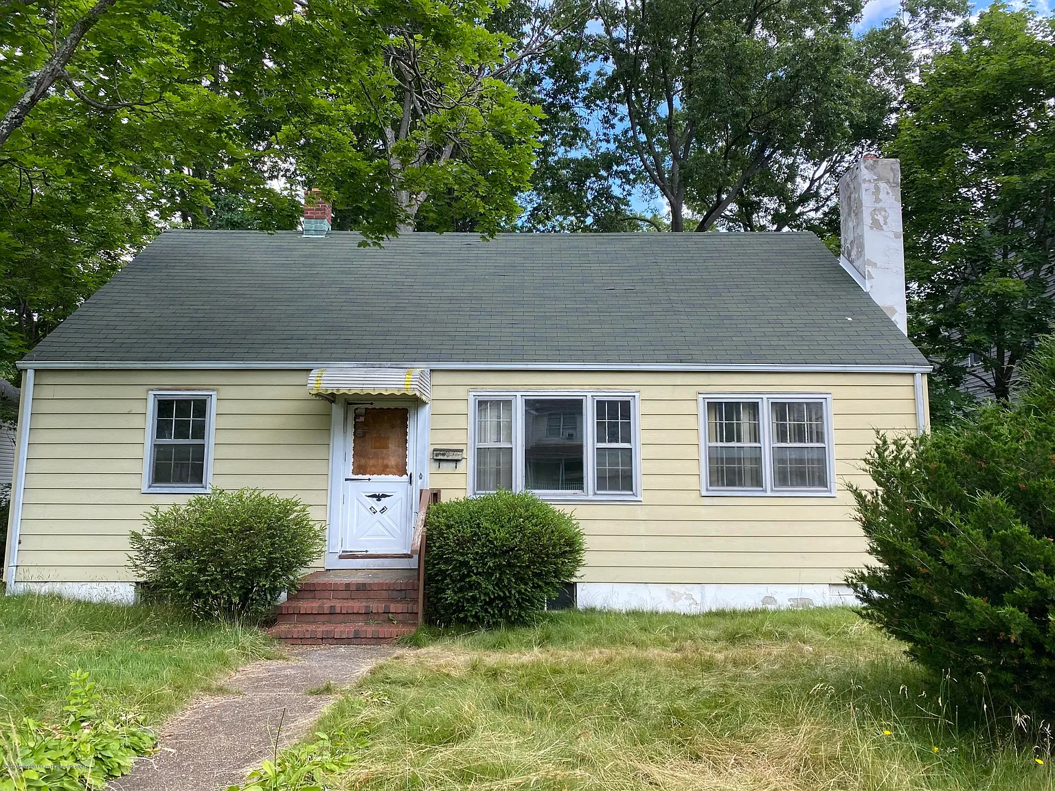 47 12th St photo 1