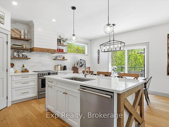 3rd image of 1296 Clearview Rd