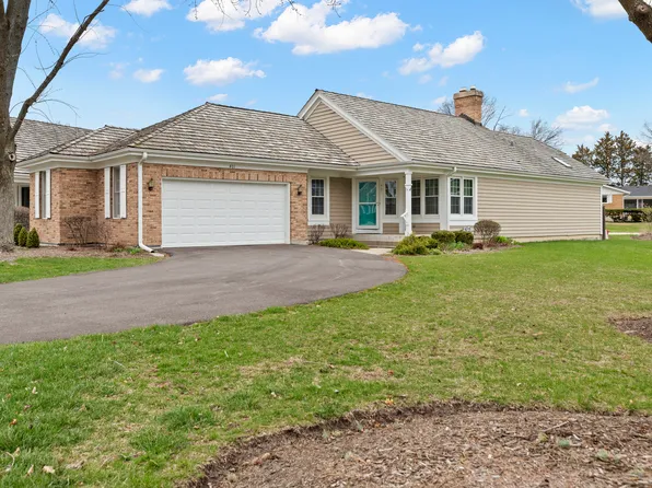 401 Park Barrington Dr, Barrington, IL 60010