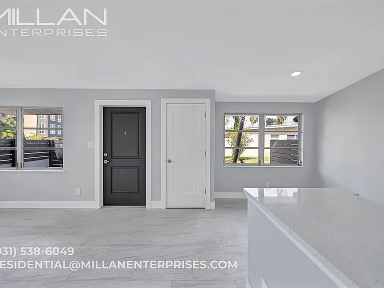 325 Capri Boulevard — Photo 15