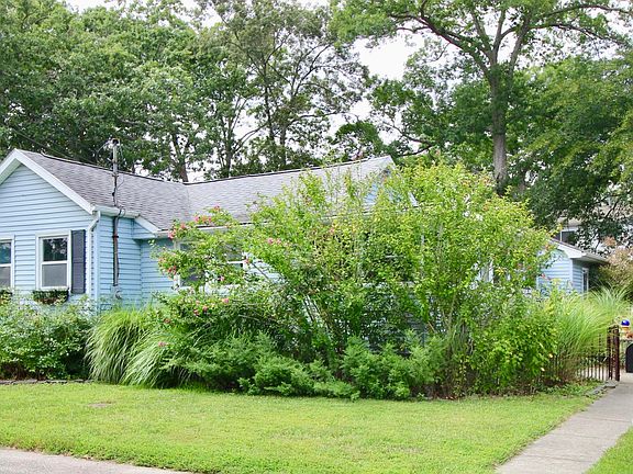 3rd image of 20 Laurel Ave