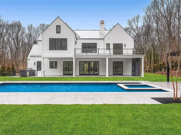 1698 Noyack Road, Southampton, NY 11968