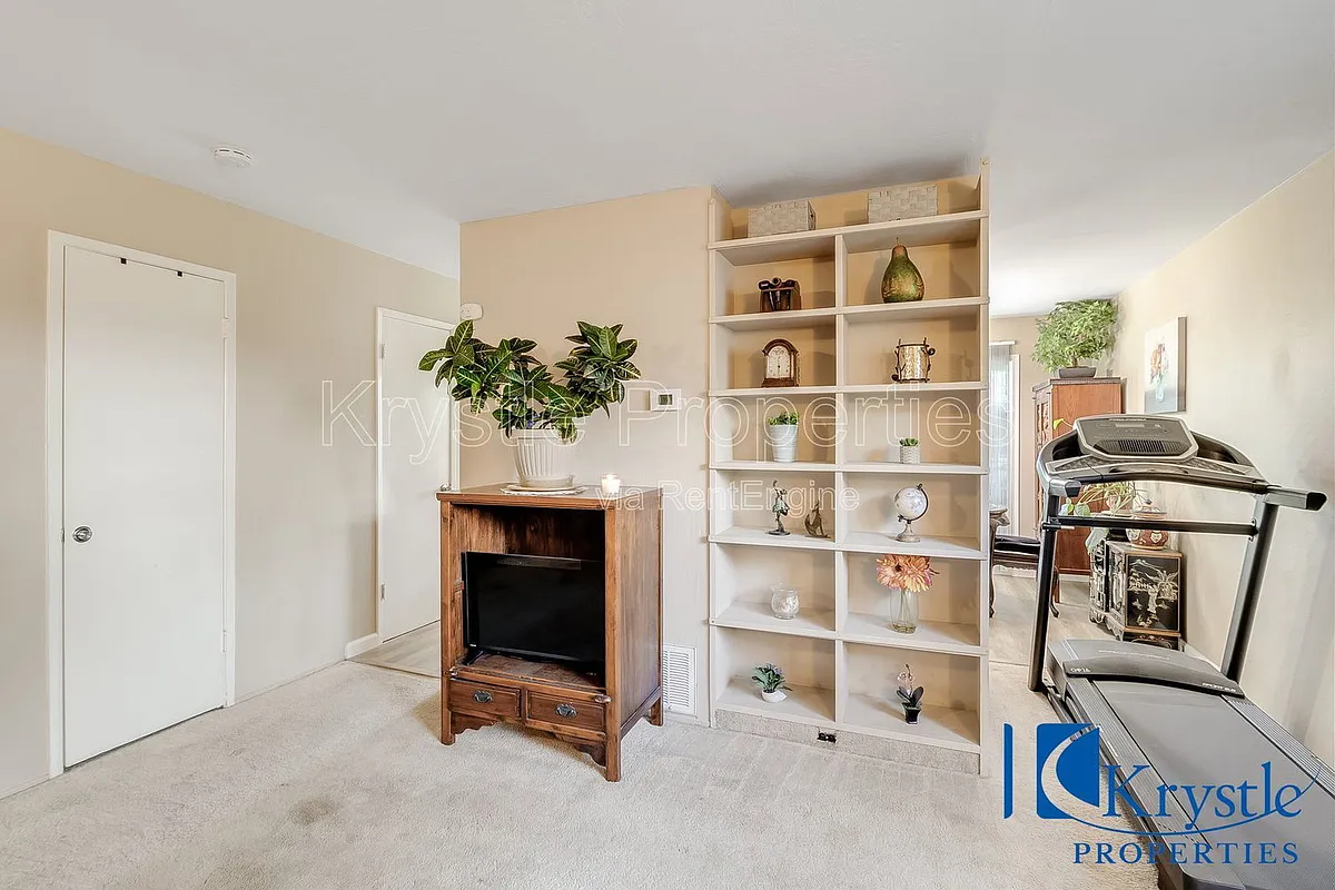 Building Photo - 138 Warwick Dr #86