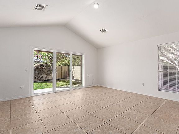 3rd image of 405 E Wescott Dr