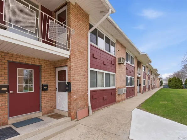 400 Fulton Street #3B, Farmingdale, NY 11735