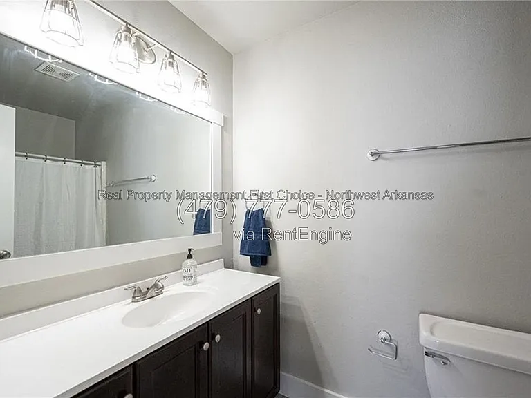 2407 W Ash St — Photo 12