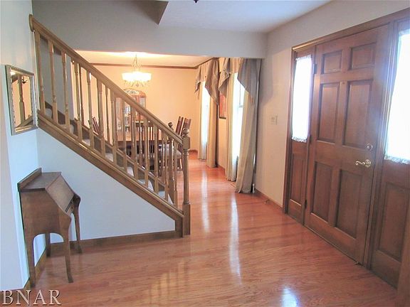 2nd image of 2206 Oakwood Ave