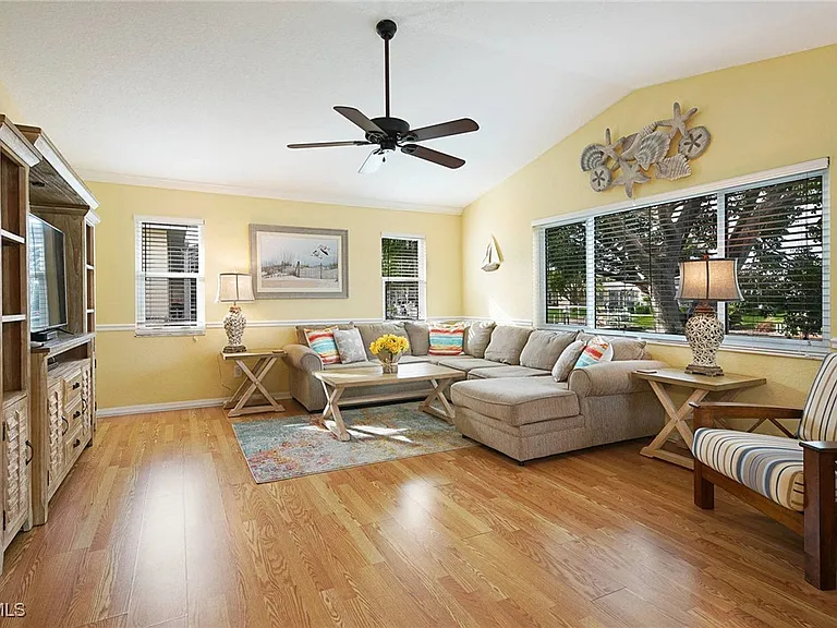 4138 SW 5th Ave — Photo 10