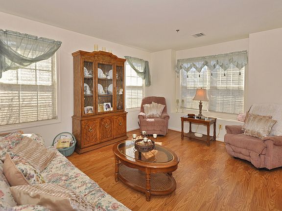 4th image of 131 Cambridge Ct #B031
