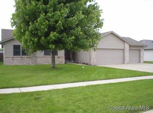 1133 Woodhaven Ct, Chatham, IL 62629
