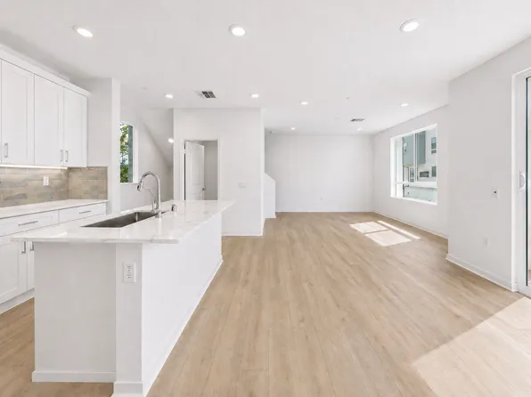 9427 N Sepulveda Blvd Unit 4, North Hills, CA 91343