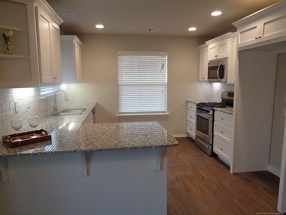 5th image of 1110 E Jones Ave