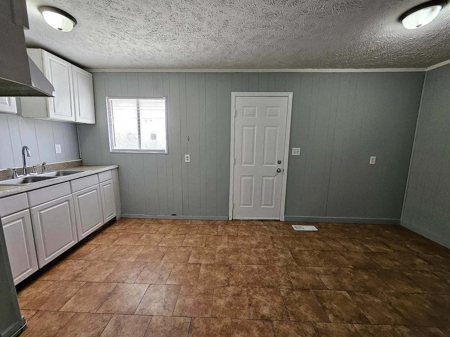 3044 Manor Court - 1 — Photo 2