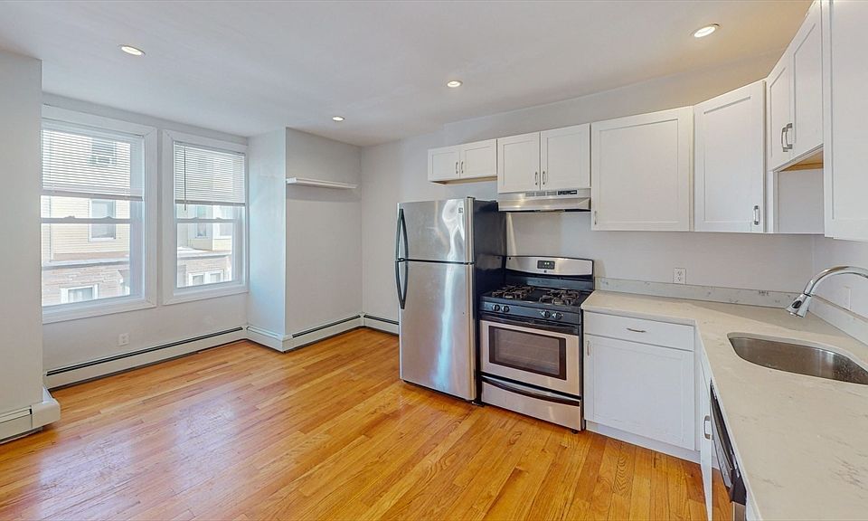 1st image of 67 Marion St #2