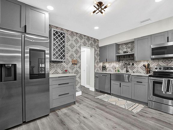 4th image of 913 SW 22nd Street