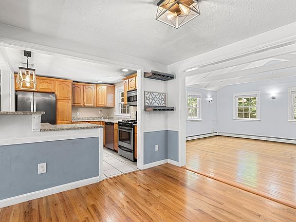 4th image of 49 Old Farm Rd