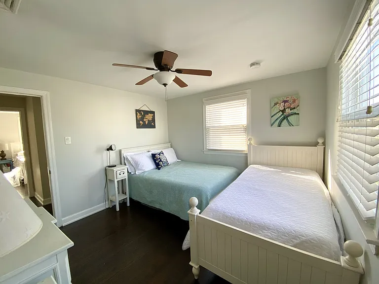 200 N Harding Ave #B — Photo 9