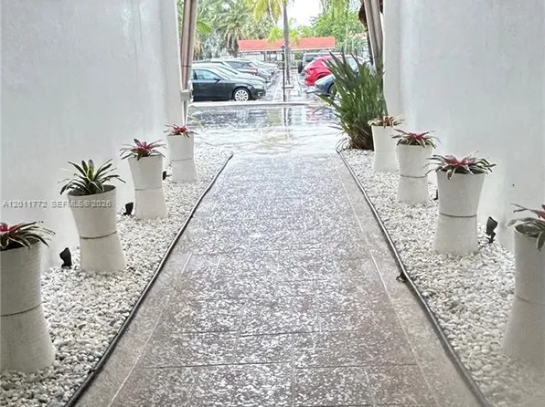 3000 NE 16th Ave APT 405, Fort Lauderdale, FL 33334
