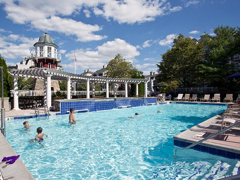 Harbors Club Pool