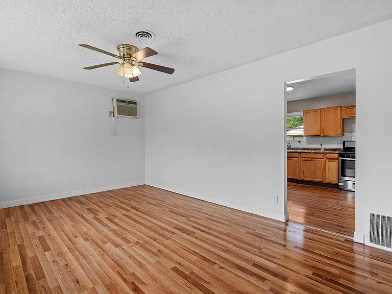 4441 Marlowe St — Photo 6