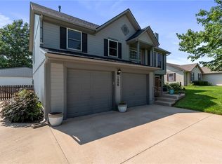 1506 Rolling Dr, Greenwood, MO 64034