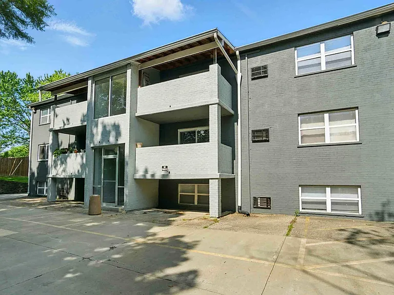Meadowbrook Apartments — Photo 10