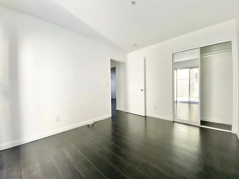 256 S Rampart Blvd — Photo 25