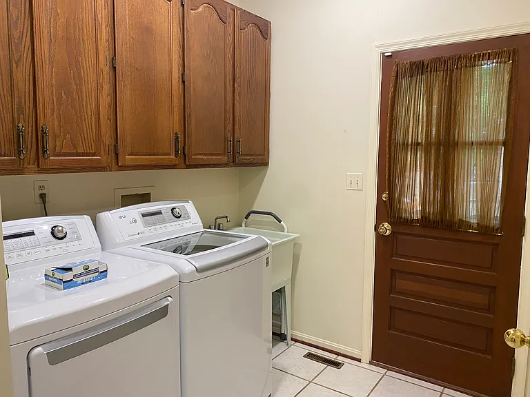 7700 Warfield Rd — Photo 37