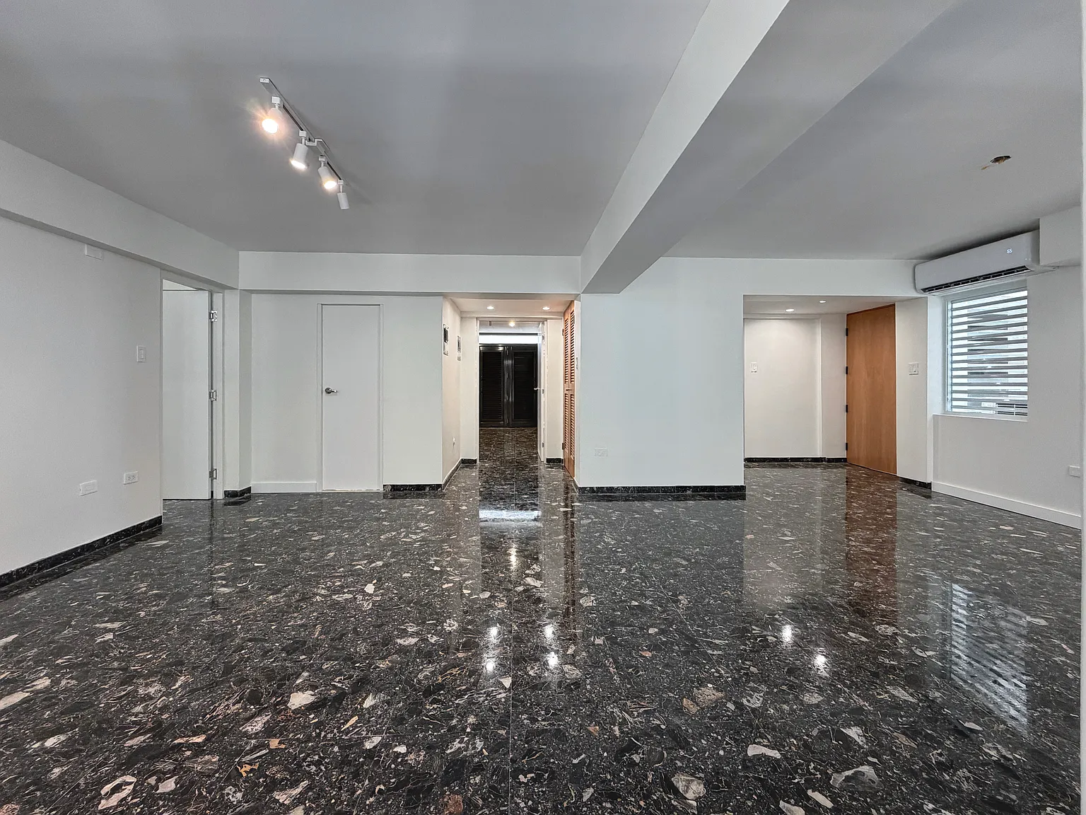 2 bed, 2.5 bath, 1540 sqft, $4,500 — Photo 3