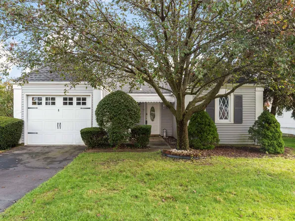 8 Longfellow Ct, Brick, NJ 08724