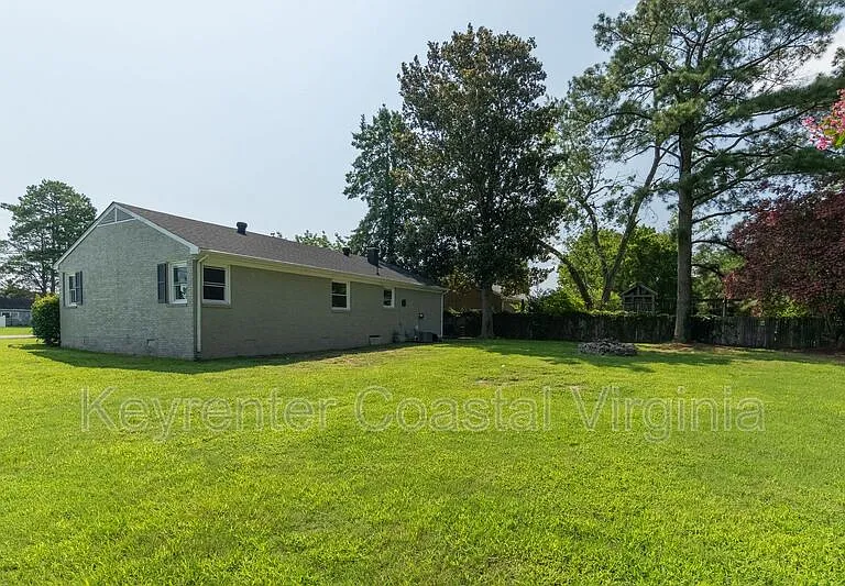 1100 Wilson Rd — Photo 12