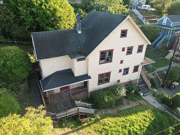 4th image of 152 Washington St